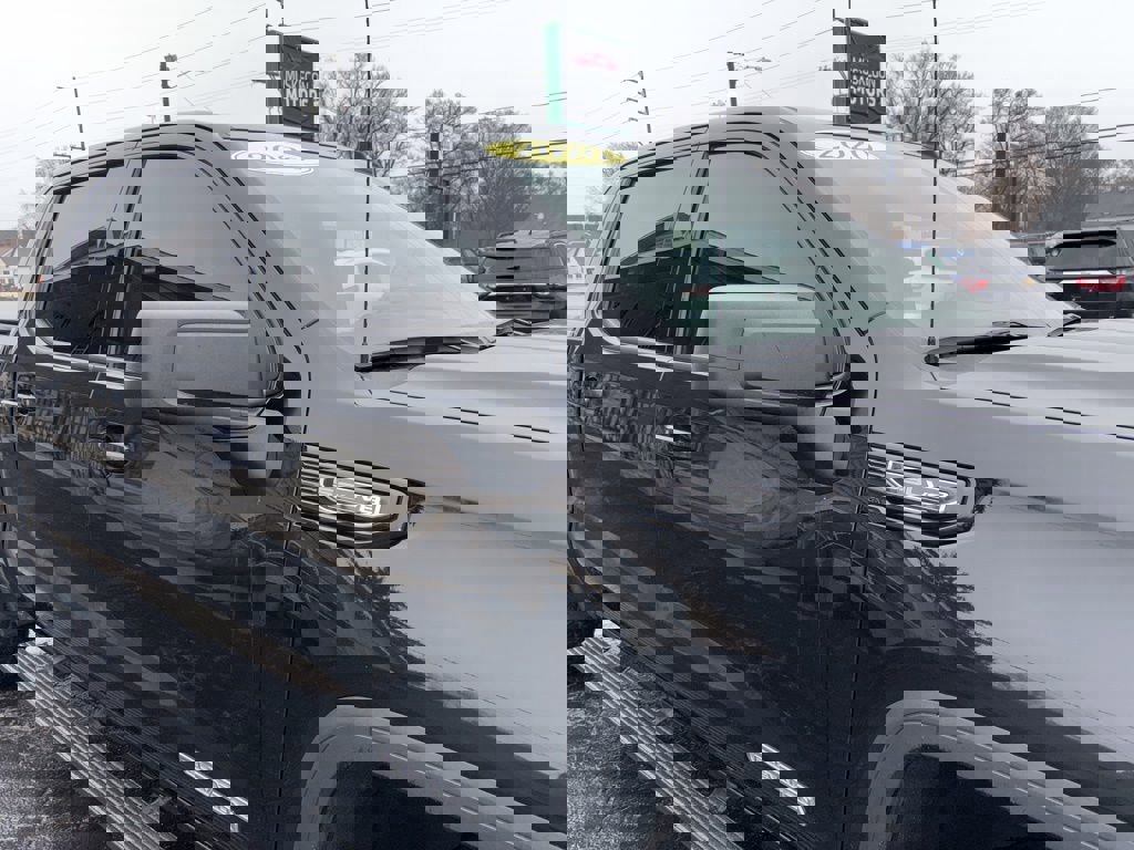 Used 2020 GMC Sierra 1500 Elevation image 2