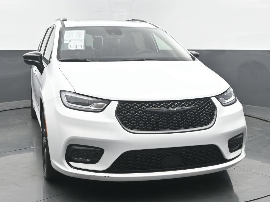 Used 2025 Chrysler Pacifica Limited FWD image 8