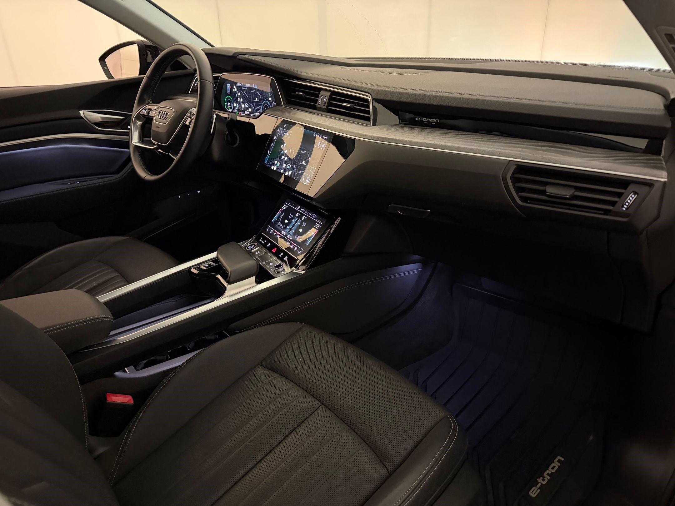 Certified 2021 Audi e-tron Premium Plus w/ Premium Plus Package AWD/4WD image 31