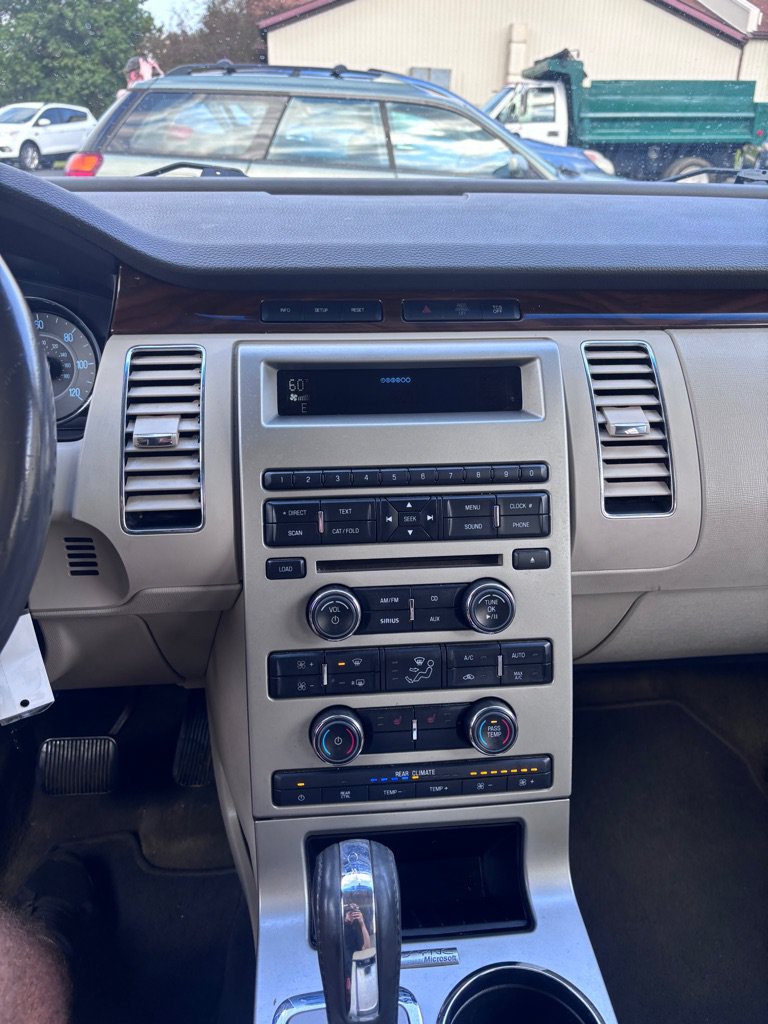 Used 2011 Ford Flex SEL AWD/4WD image 18