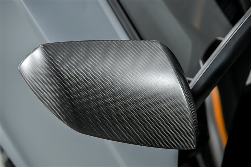 Used 2019 Lamborghini Aventador SVJ AWD/4WD image 4