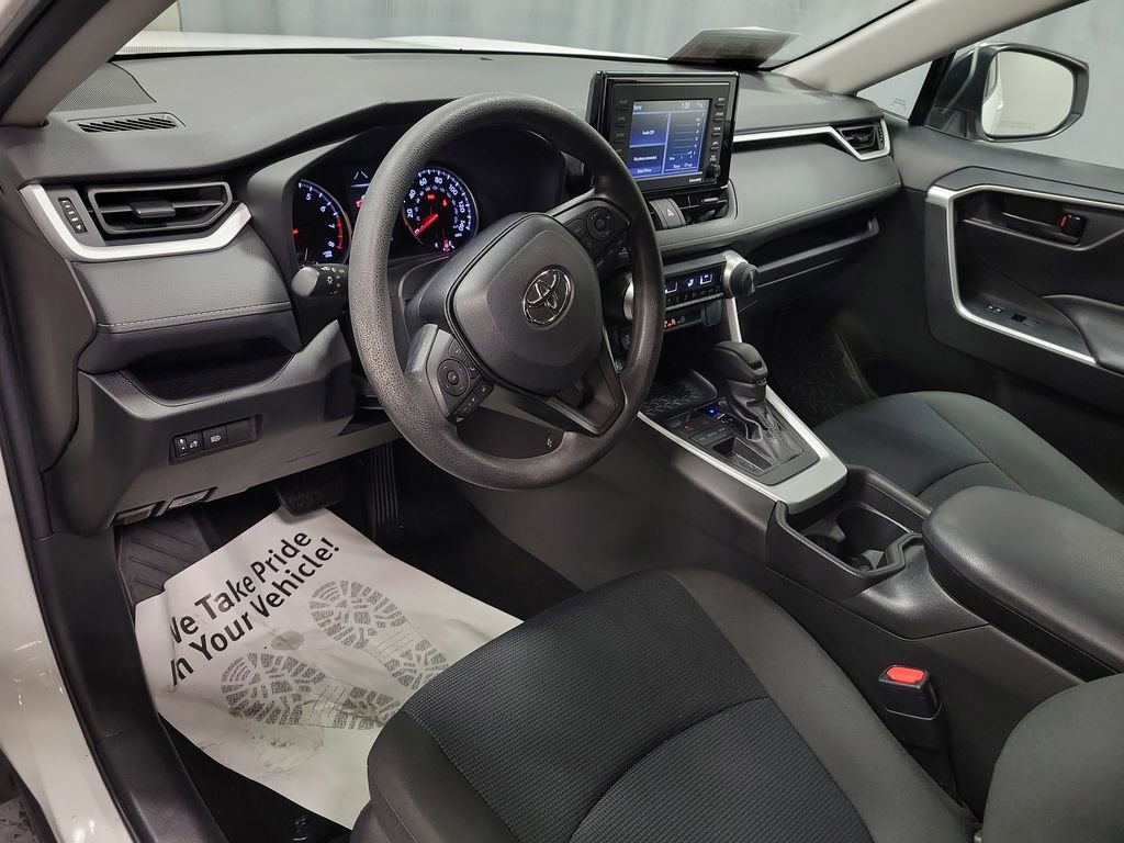 Used 2021 Toyota RAV4 LE image 13