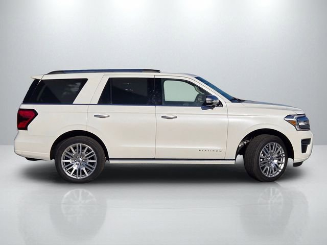 Used 2024 Ford Expedition Platinum image 3