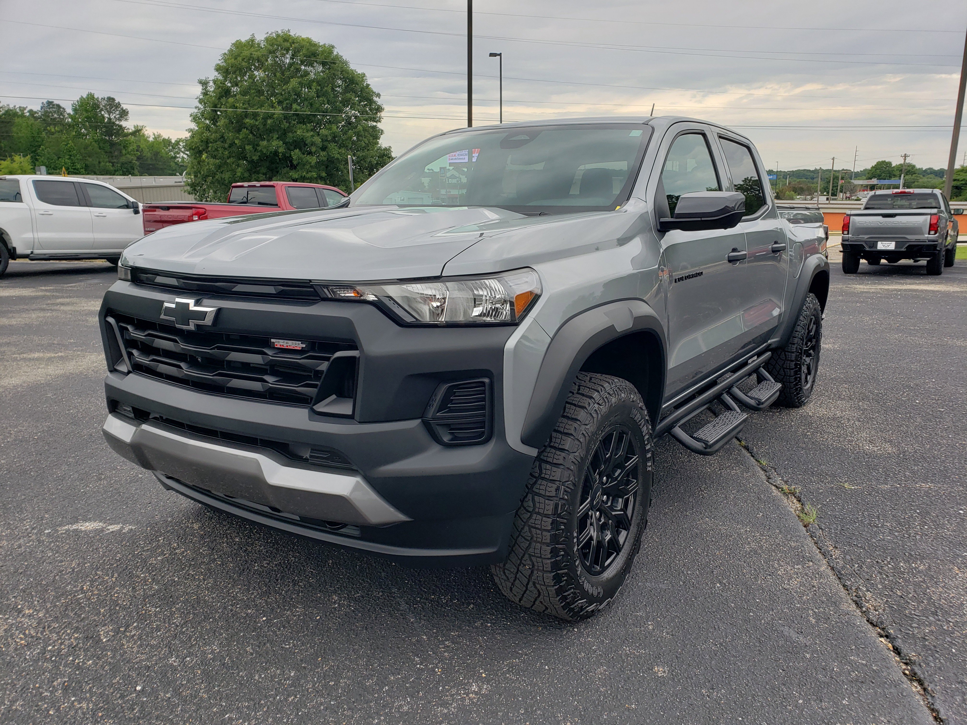 Used 2025 Chevrolet Colorado Trail Boss AWD/4WD image 2