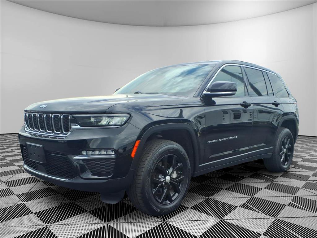 Used 2023 Jeep Grand Cherokee Limited AWD/4WD image 23
