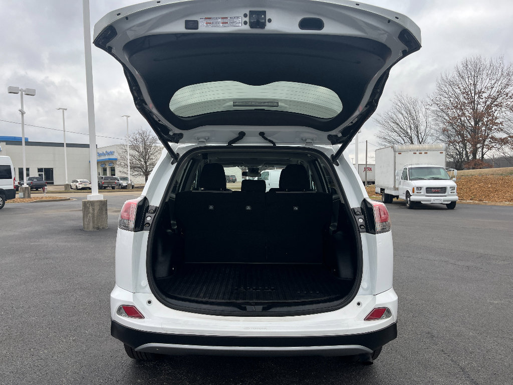 Used 2018 Toyota RAV4 XLE image 11