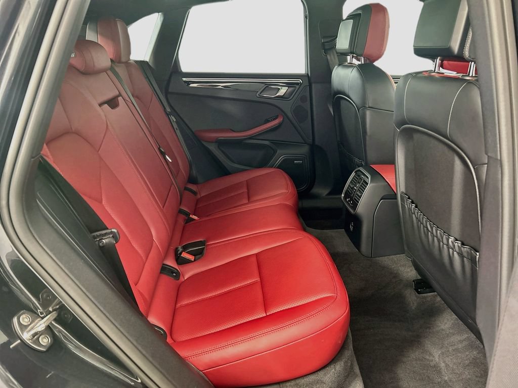Certified 2025 Porsche Macan AWD/4WD image 21