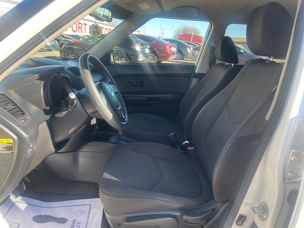 Used 2012 Kia Soul FWD image 16