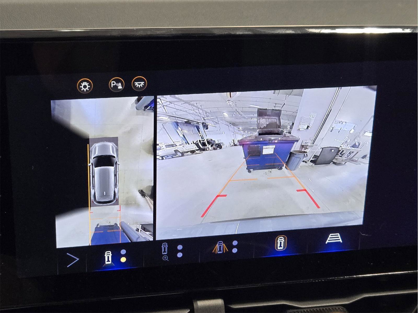 Used 2025 Chevrolet Equinox LT w/ Safety and Technology Package AWD/4WD image 17