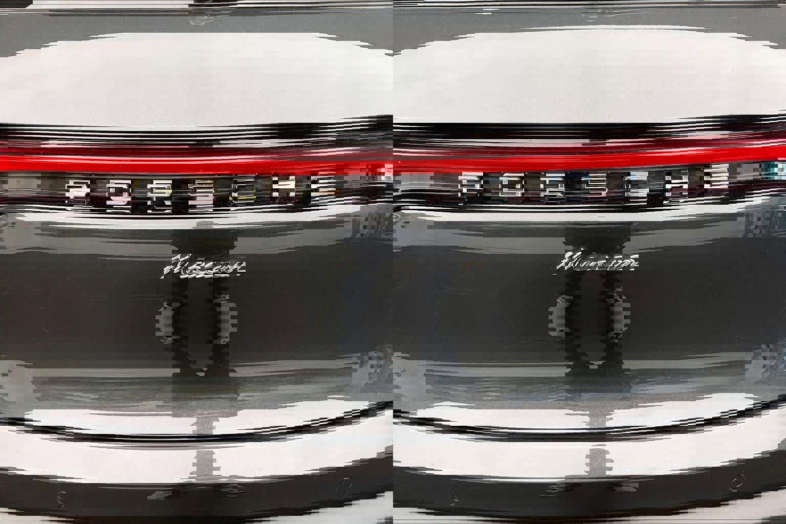 Used 2025 Porsche Macan image 32