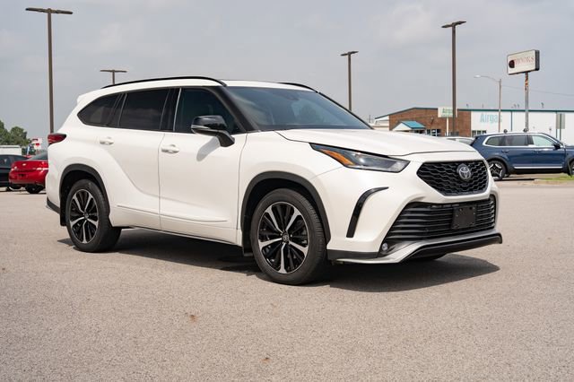 Used 2021 Toyota Highlander XSE FWD image 8