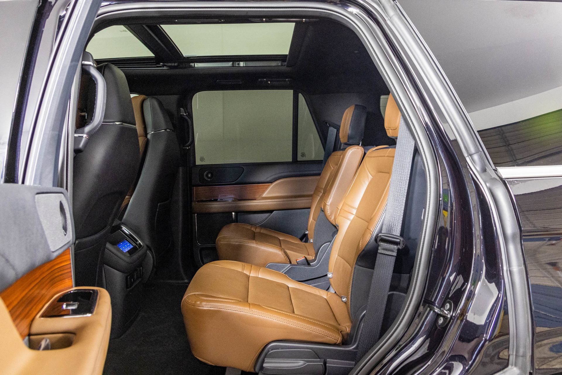 Used 2024 Lincoln Navigator Reserve w/ Monochromatic Package AWD/4WD image 43