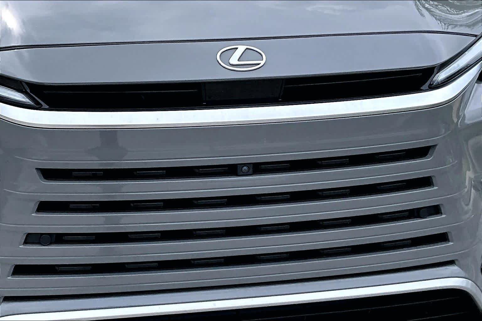 Used 2025 Lexus TX 500h AWD w/ Technology Package image 30