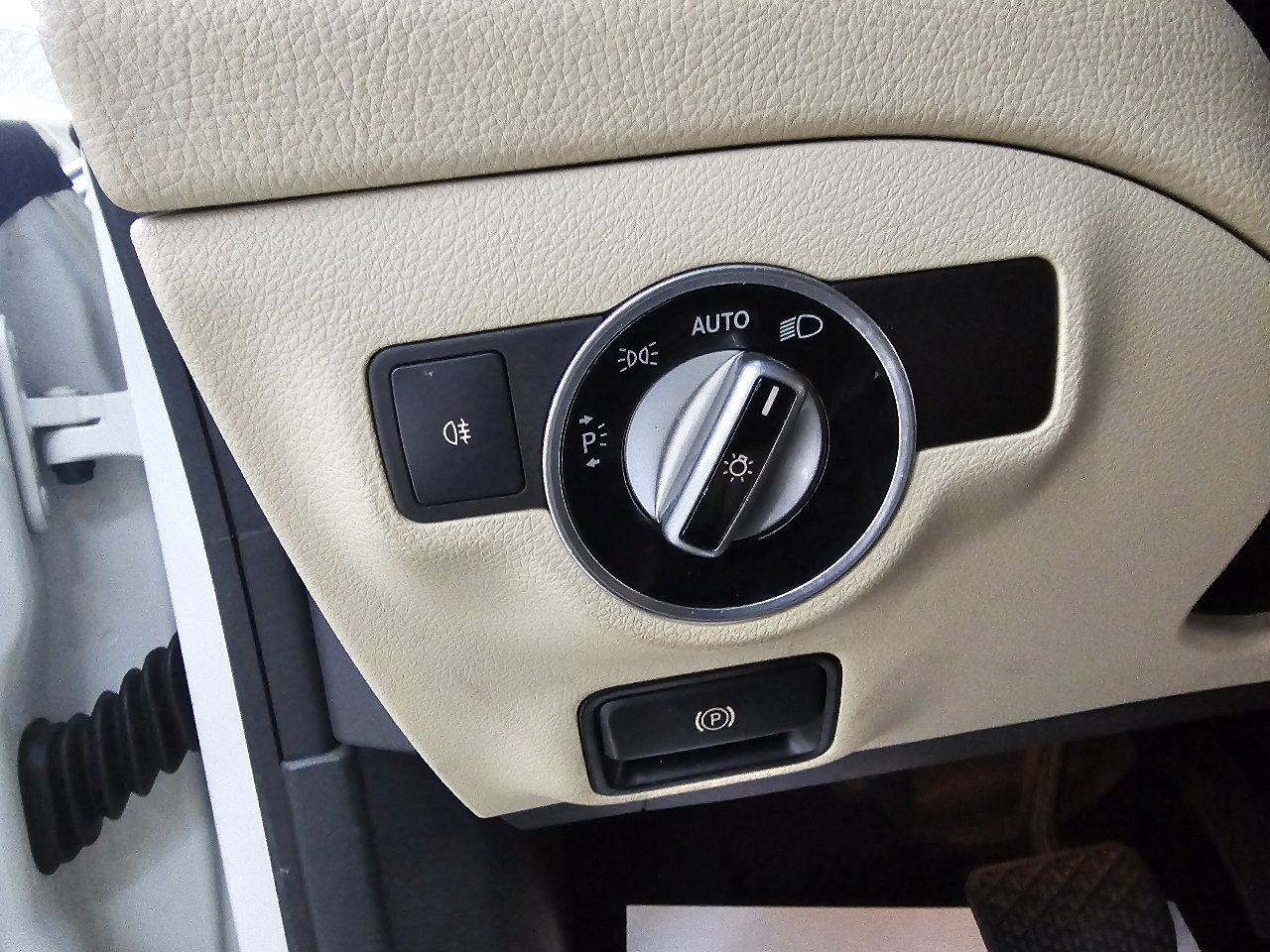 Used 2018 Mercedes-Benz CLA 250 4MATIC image 36