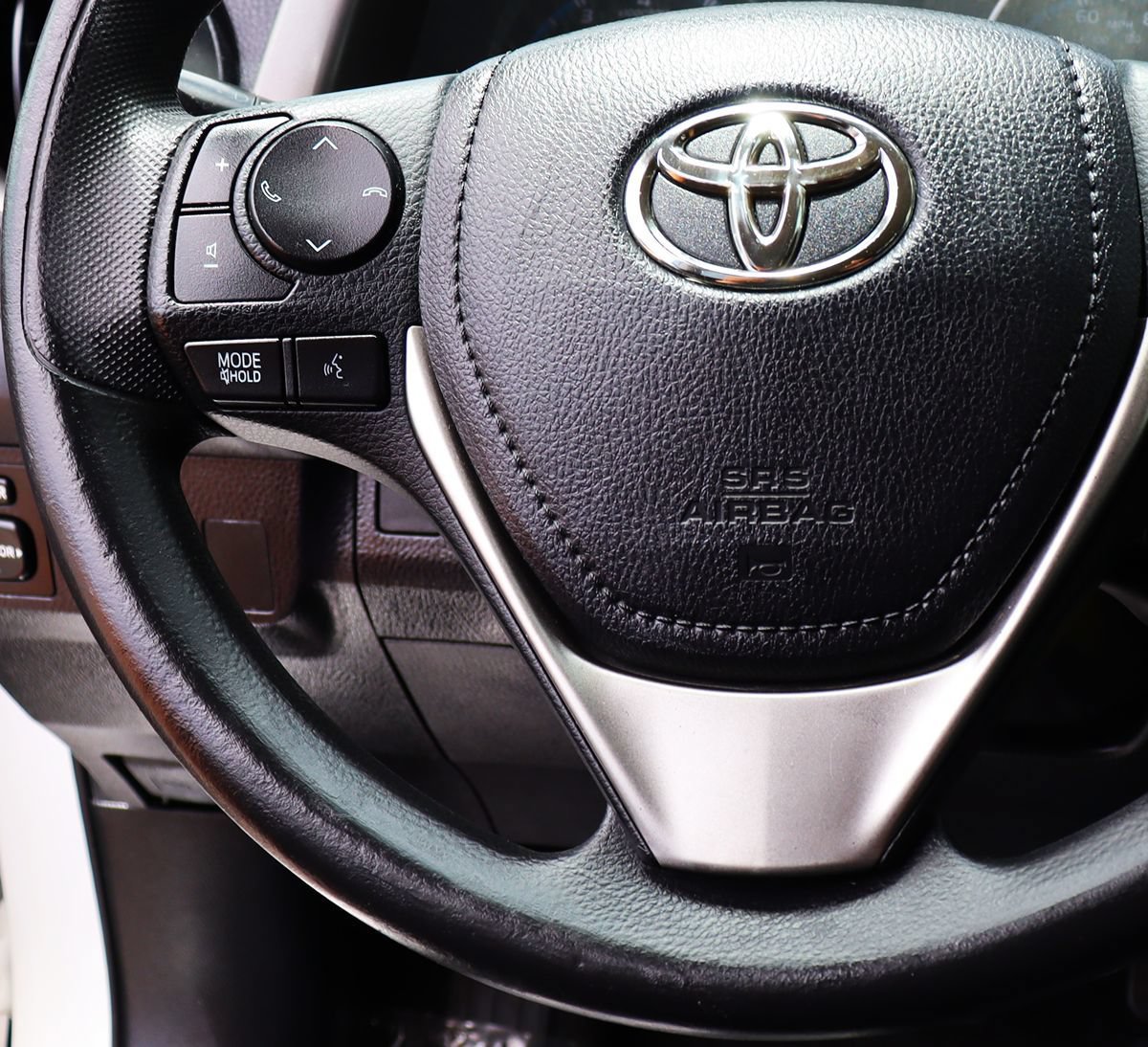 Used 2018 Toyota RAV4 LE w/ All Weather Liner Package FWD image 50