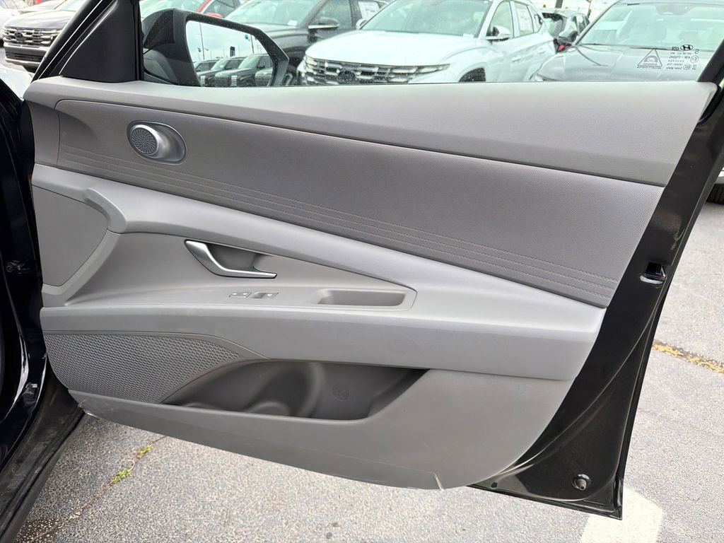 Used 2026 Hyundai Elantra Hybrid FWD image 14
