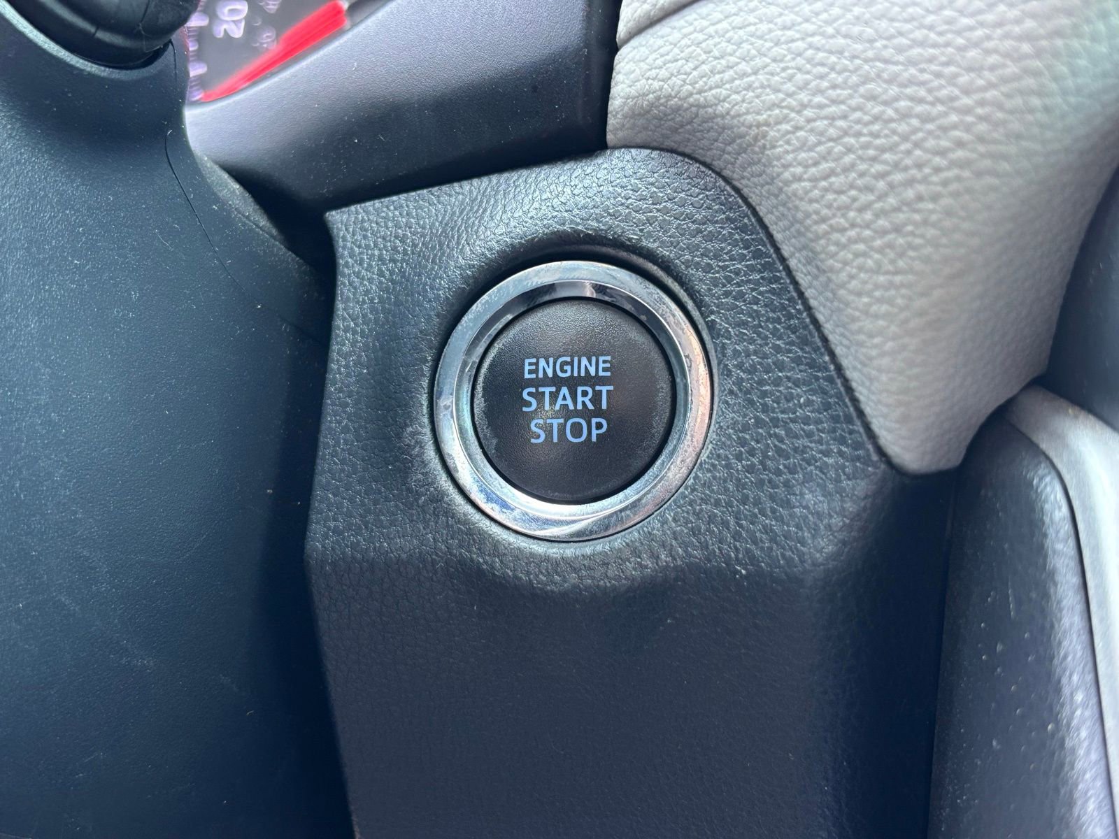 Used 2020 Toyota RAV4 XLE Premium FWD image 8