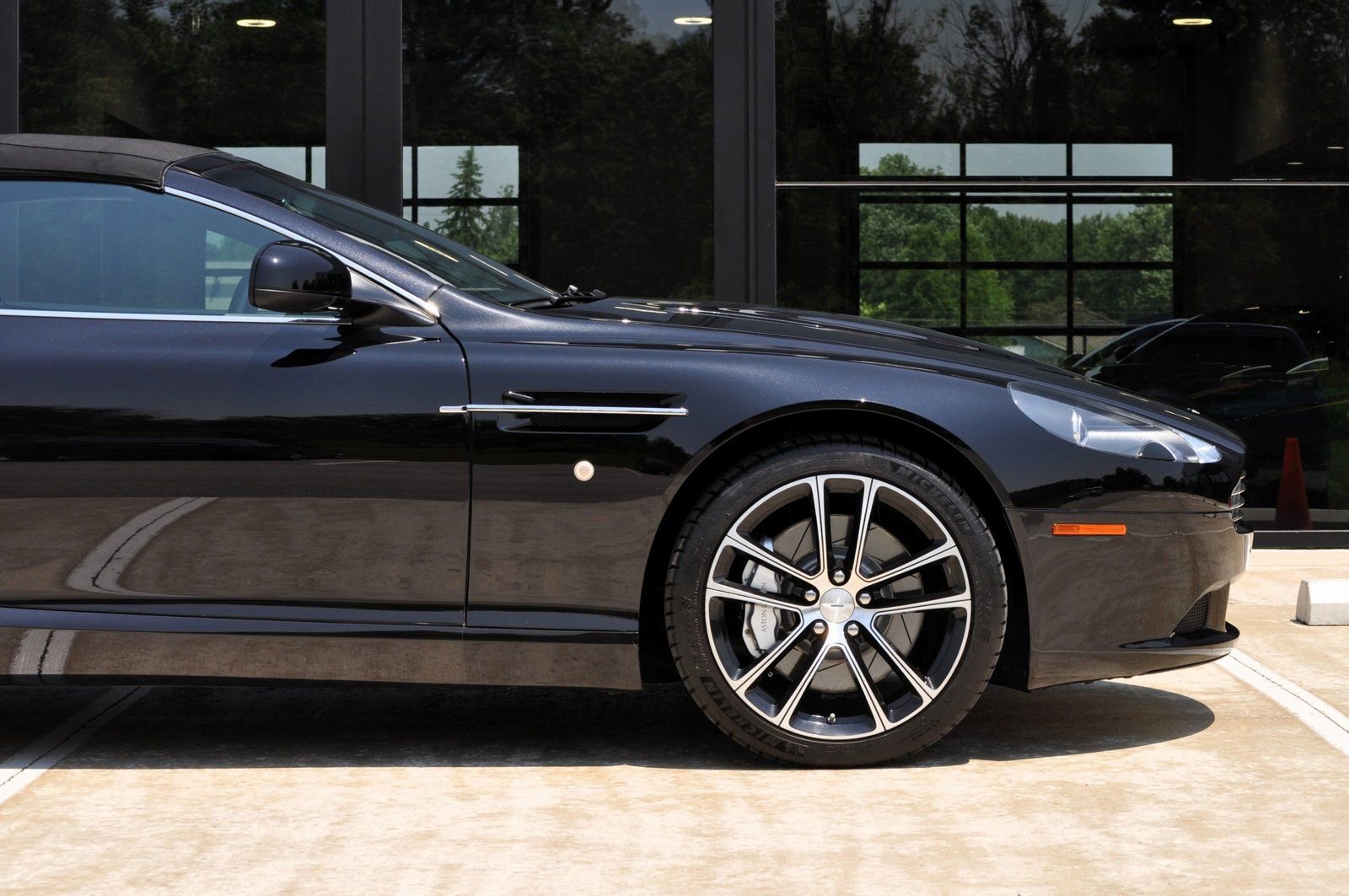 Used 2012 Aston Martin DB9 Volante image 23