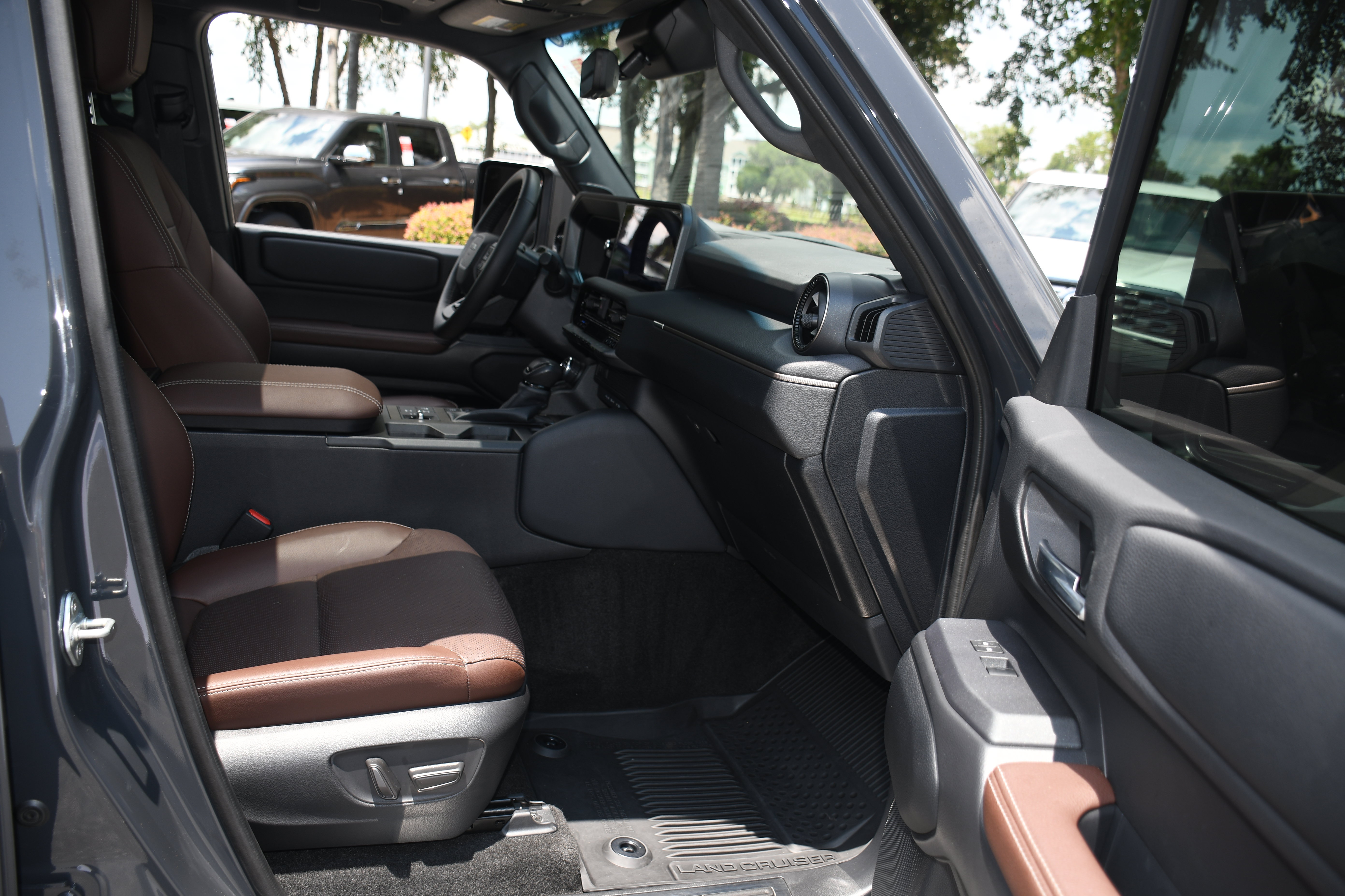 Certified 2025 Toyota Land Cruiser w/ Premium Package AWD/4WD image 22