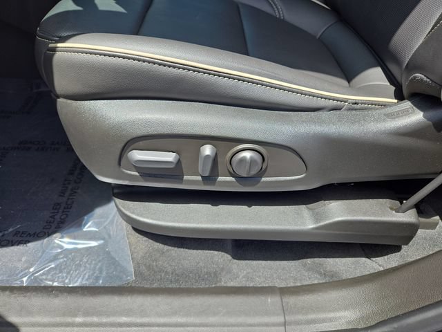 Used 2023 Chevrolet Traverse Premier AWD/4WD image 16