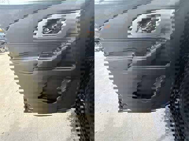 Used 2023 Chevrolet Traverse LT image 13