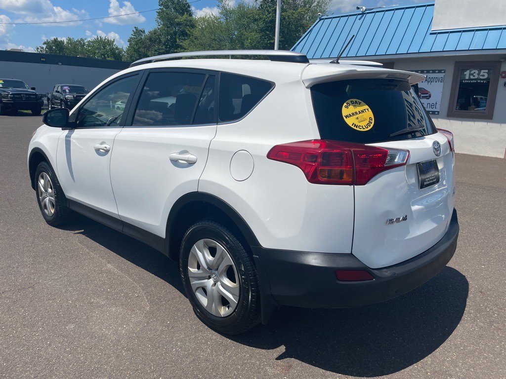 Used 2015 Toyota RAV4 LE image 2