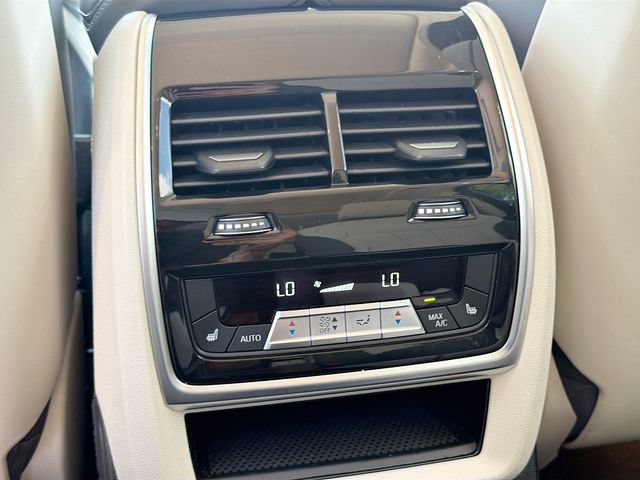Used 2024 BMW ALPINA XB7 AWD/4WD image 21