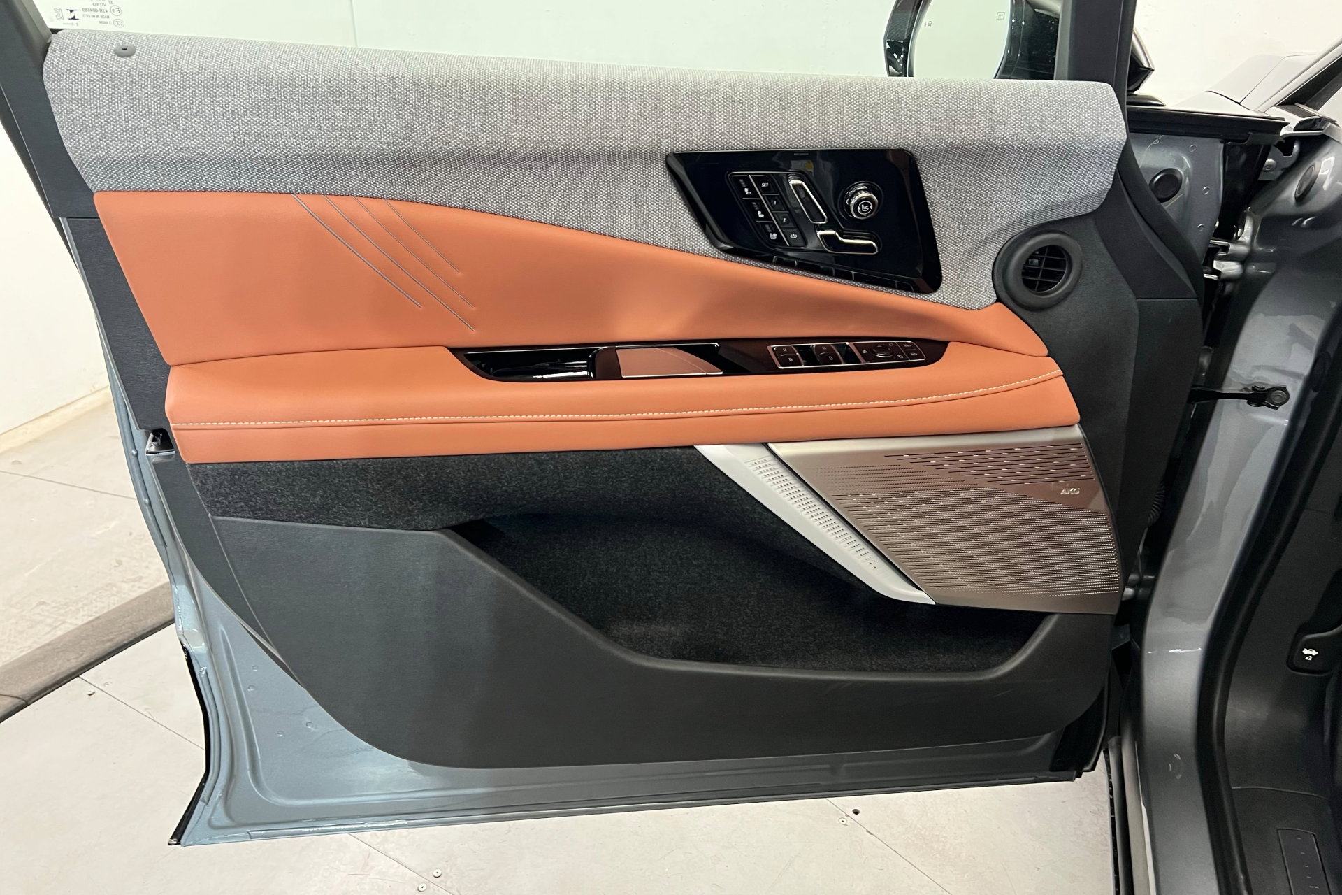 New 2025 Cadillac Optiq Sport 2 w/ LPO, Floor Liner Package image 15