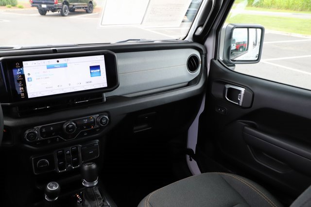 Used 2024 Jeep Gladiator Sport image 25