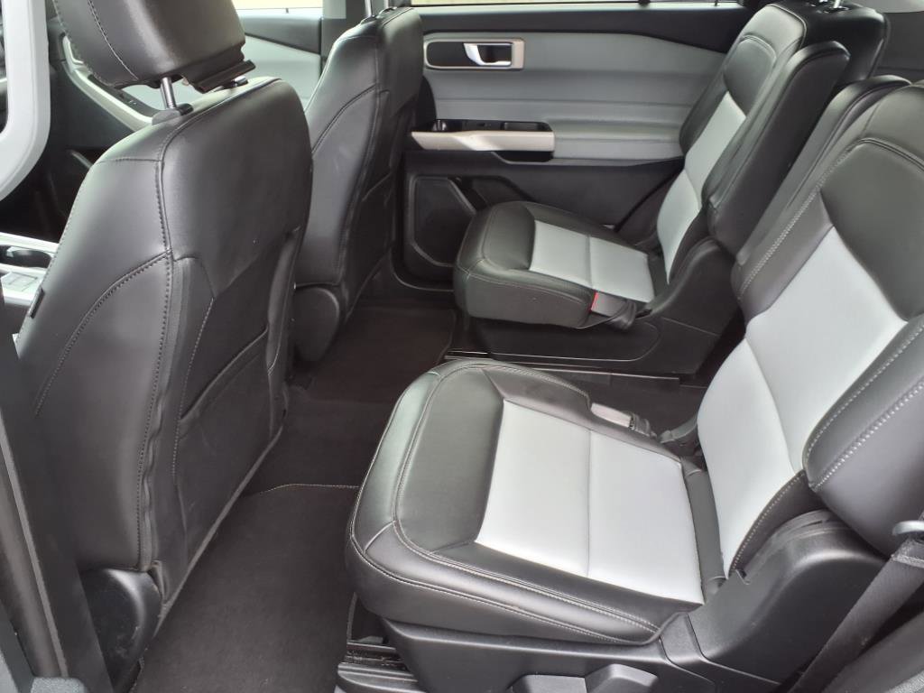 Used 2024 Ford Explorer XLT w/ Equipment Group 202A AWD/4WD image 8