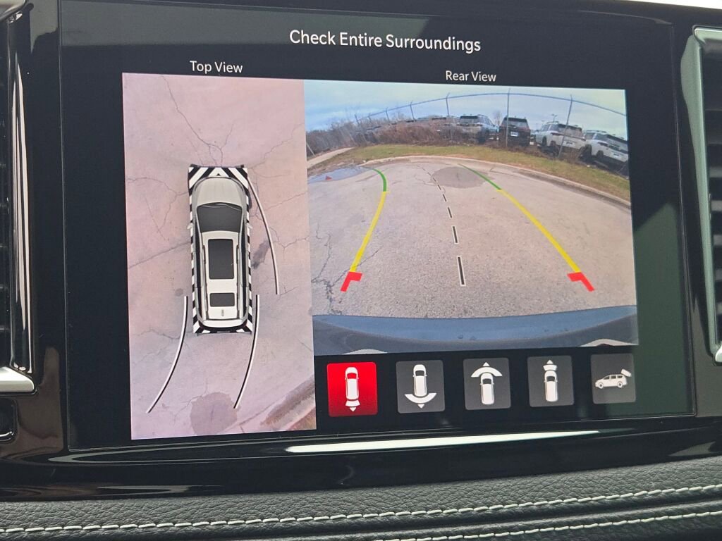 Used 2021 Chrysler Pacifica Limited w/ Uconnect Theater Family Group image 31