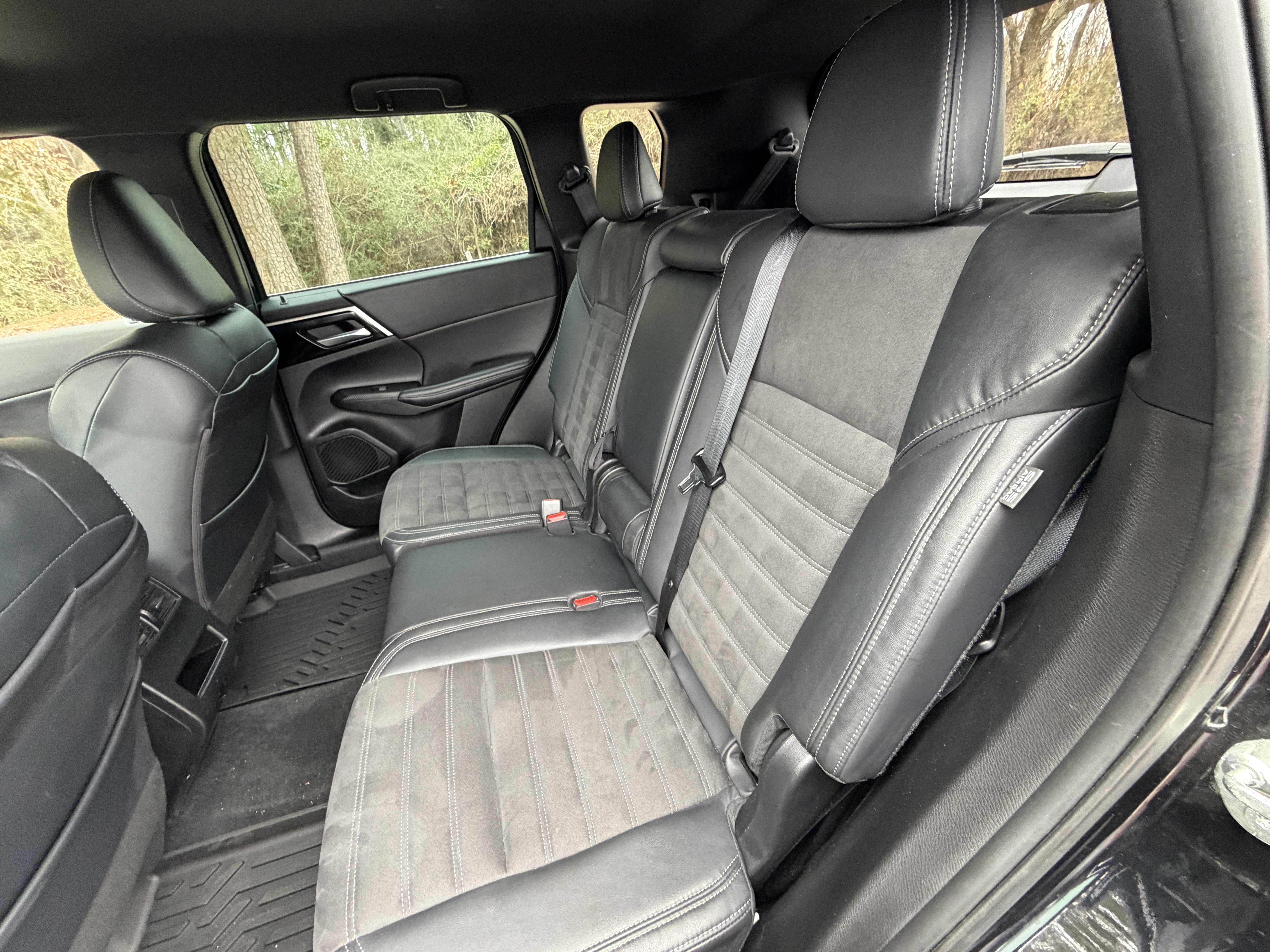 Used 2023 Mitsubishi Outlander SE Black Edition image 18