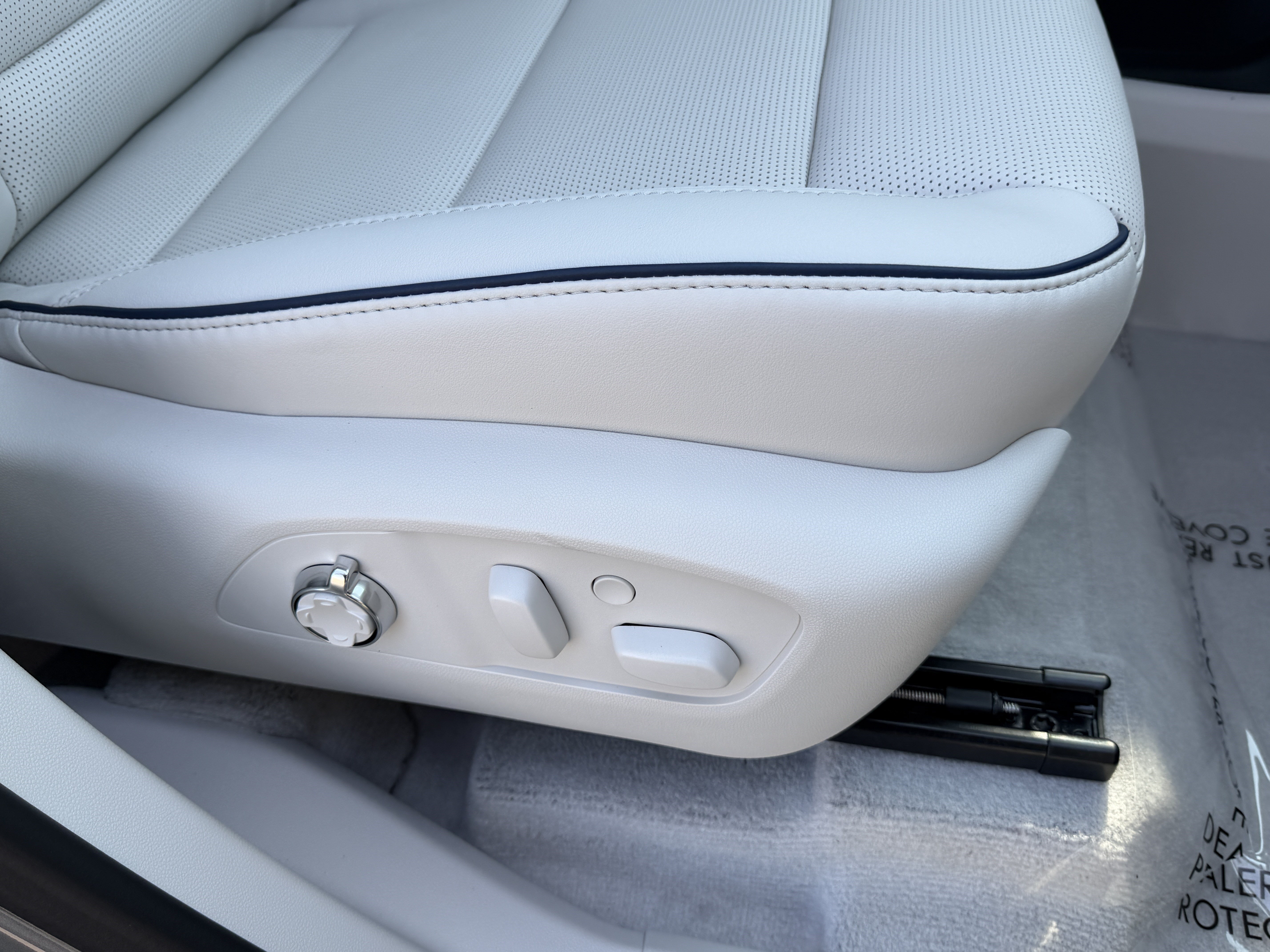 New 2026 Buick Enclave Avenir w/ Super Cruise Package FWD image 24