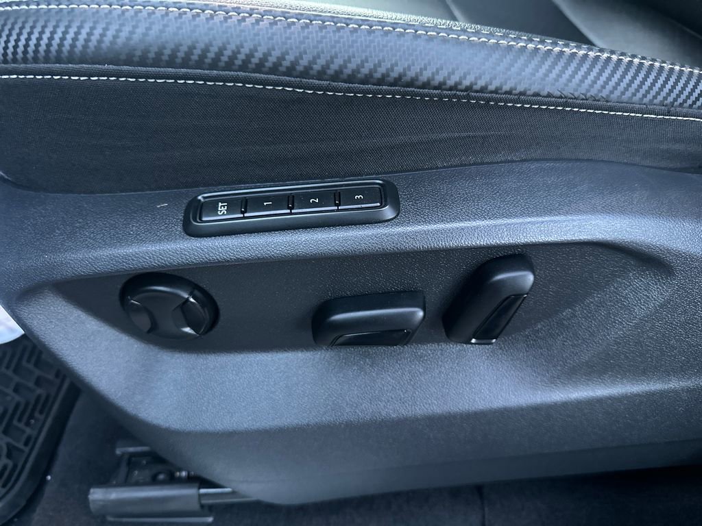 Used 2022 Volkswagen Atlas Cross Sport SEL R-Line image 4