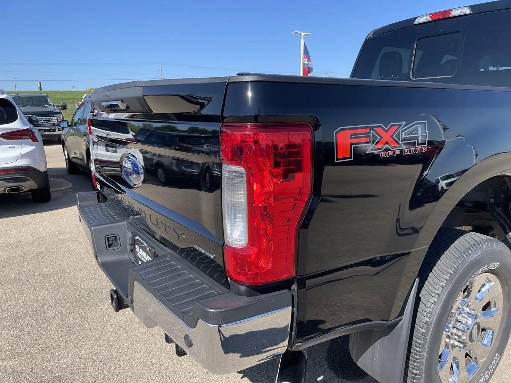 Used 2017 Ford F250 Lariat w/ Chrome Package image 31