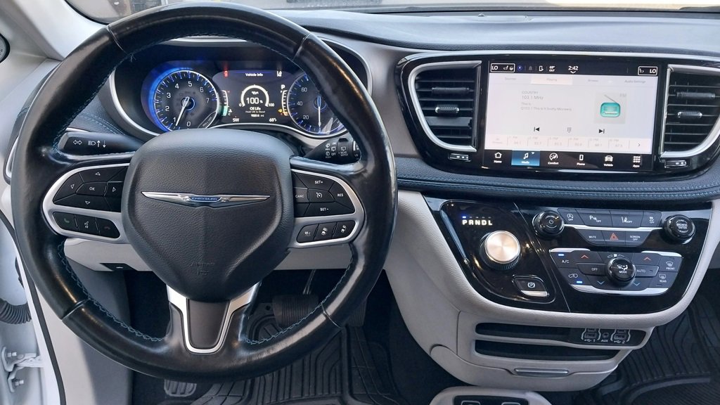 Used 2021 Chrysler Pacifica Touring-L image 21