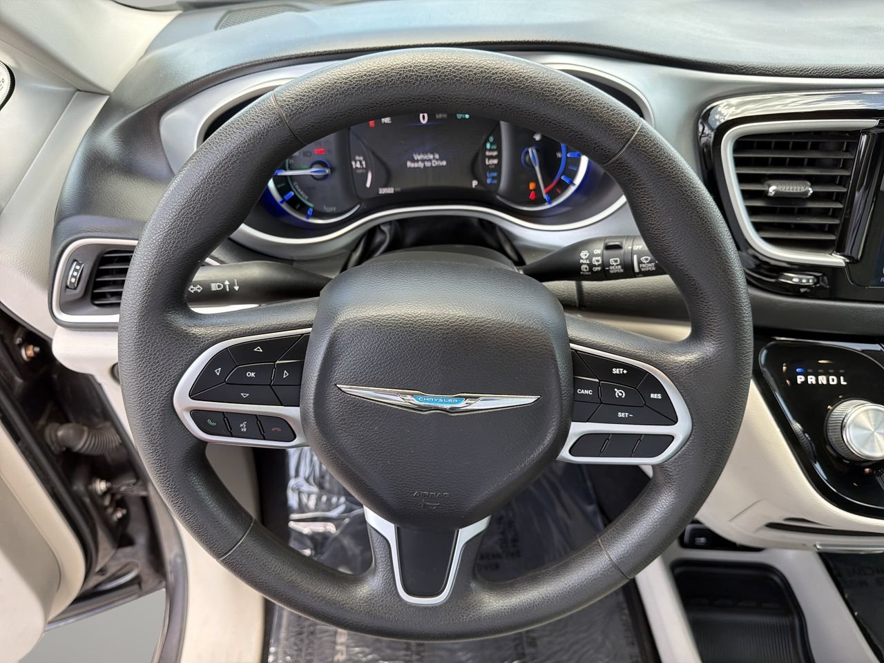 Used 2017 Chrysler Pacifica Touring Plus FWD image 28