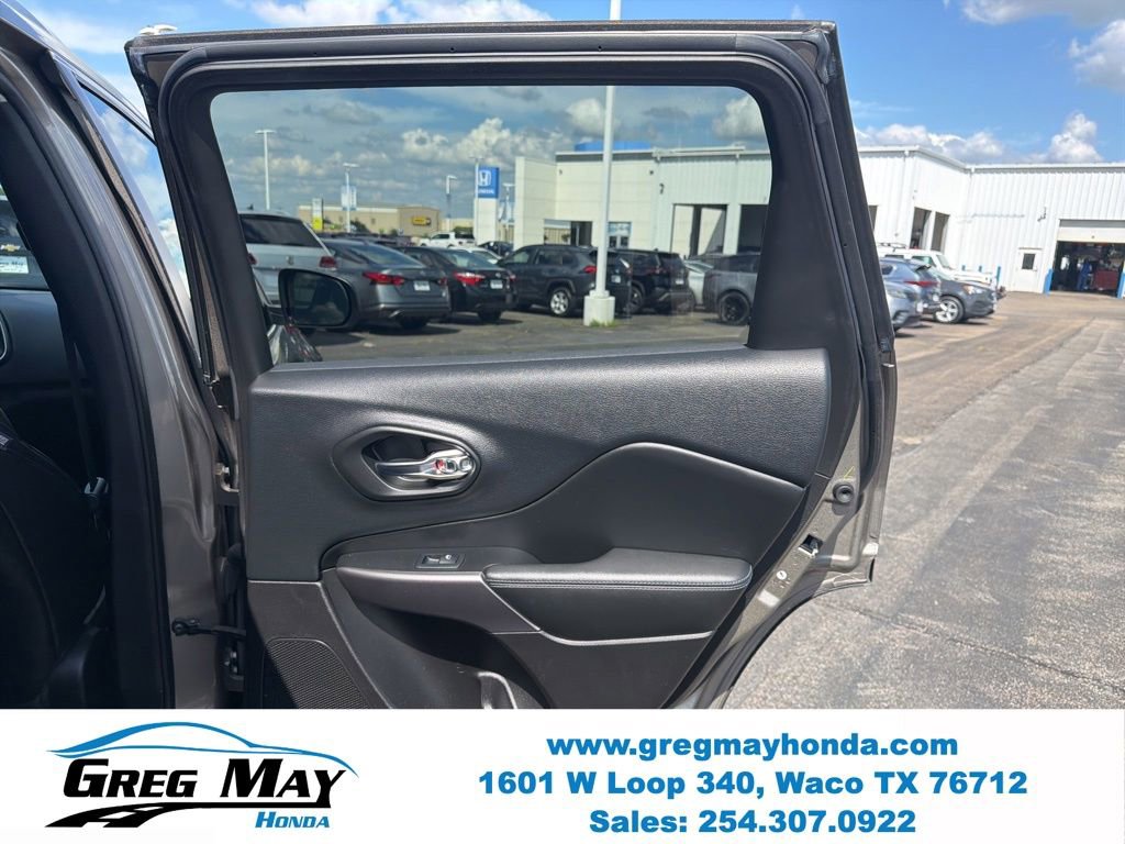 Used 2019 Jeep Cherokee Latitude Plus w/ Comfort/Convenience Group AWD/4WD image 27