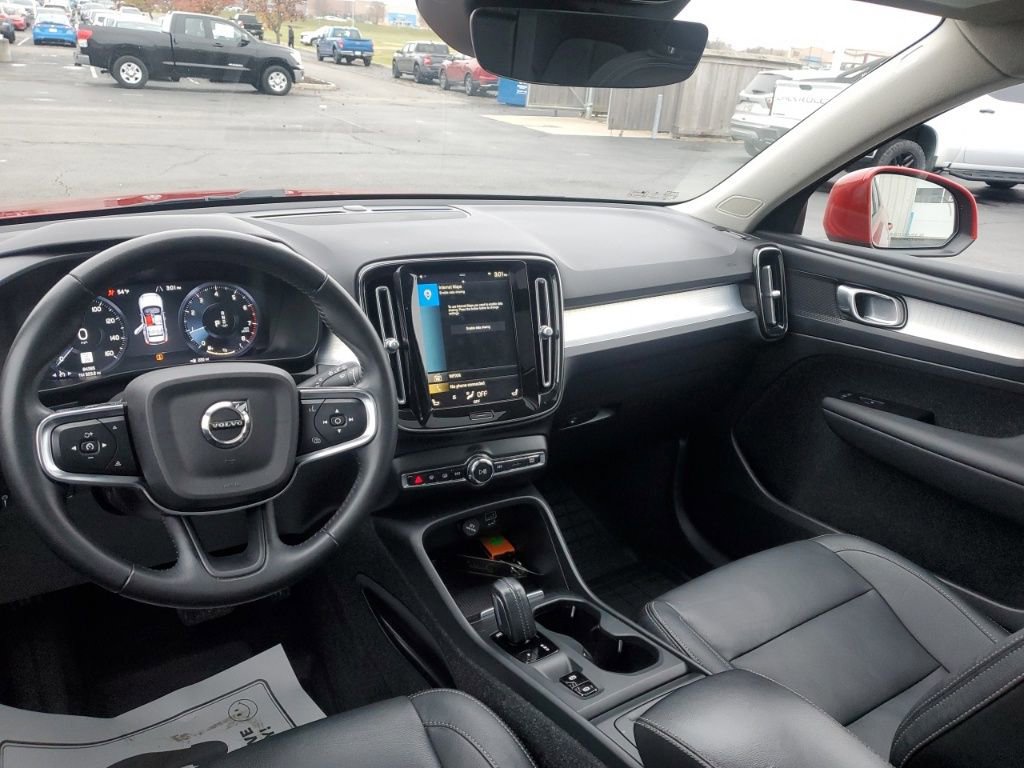 Used 2021 Volvo XC40 T5 Momentum w/ Climate Package image 28