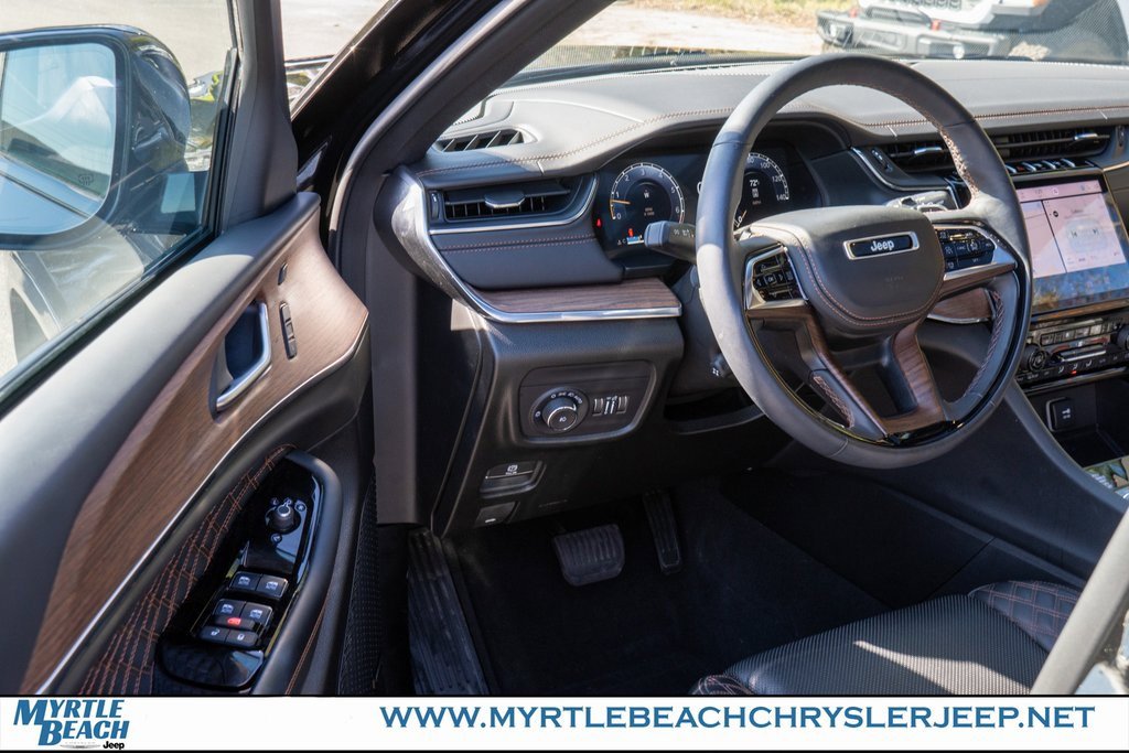 Certified 2024 Jeep Grand Cherokee L Summit w/ High Altitude Package image 16