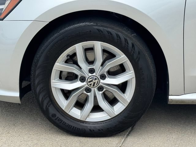 Used 2018 Volkswagen Passat 2.0T S w/ Driver Assistance Package FWD image 5