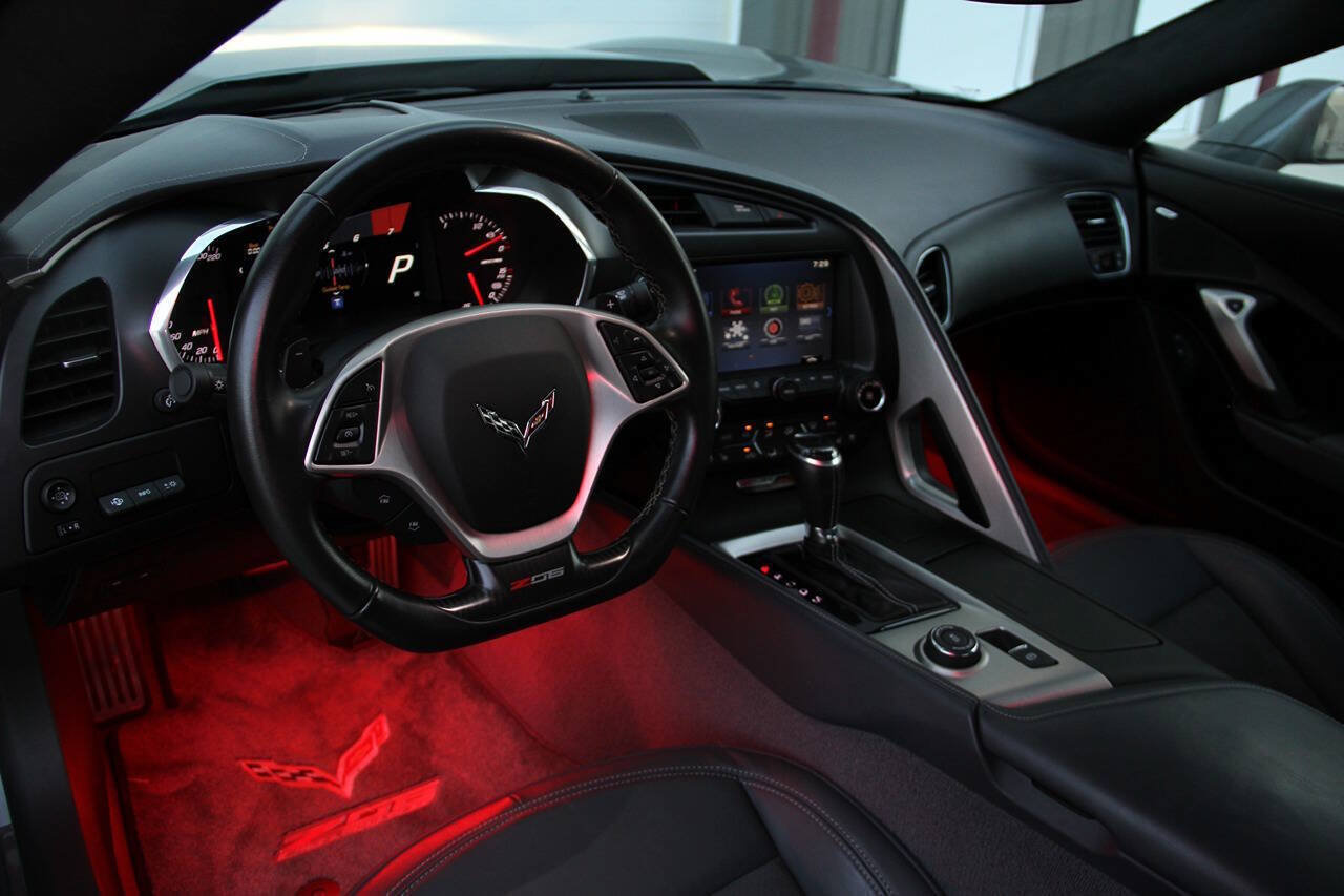 Used 2015 Chevrolet Corvette Z06 w/ 3LZ Preferred Equipment Group RWD image 15