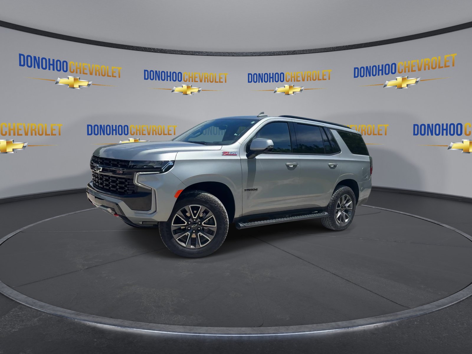 Used 2024 Chevrolet Tahoe Z71 w/ Luxury Package AWD/4WD image 4