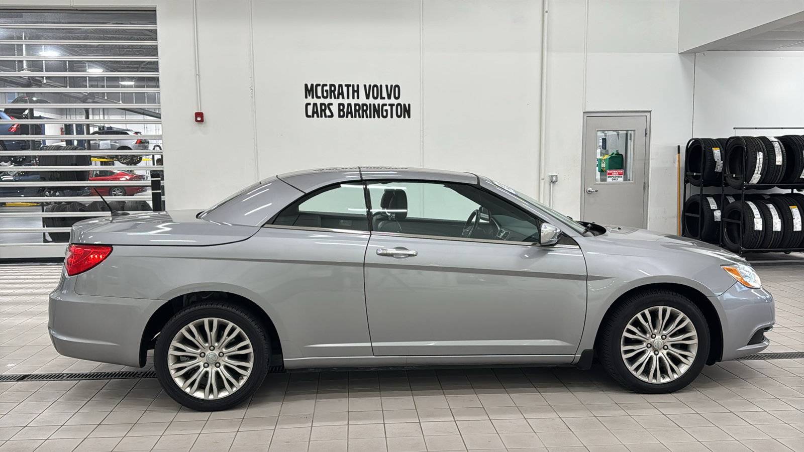 Used 2013 Chrysler 200 Limited FWD image 4