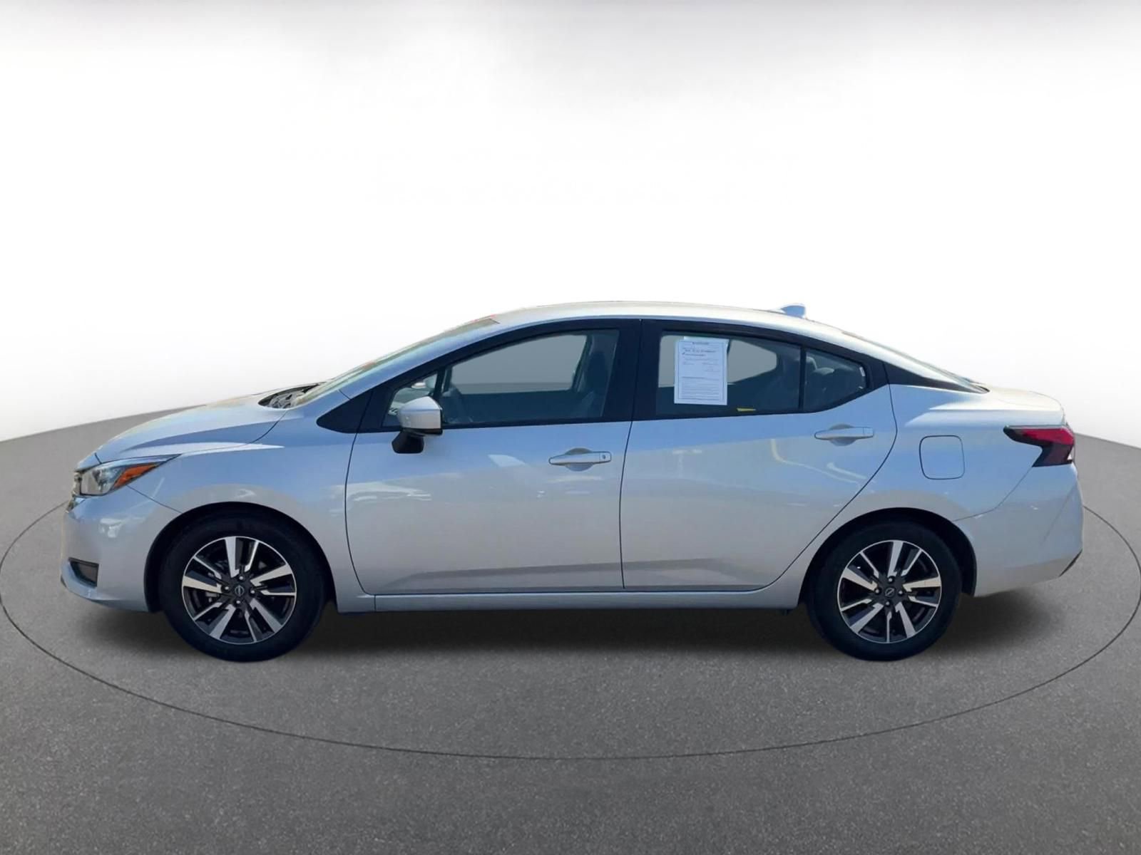 Used 2025 Nissan Versa SV image 9