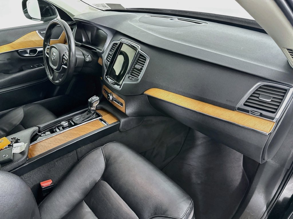 Used 2021 Volvo XC90 T6 Momentum w/ Climate Package AWD/4WD image 30