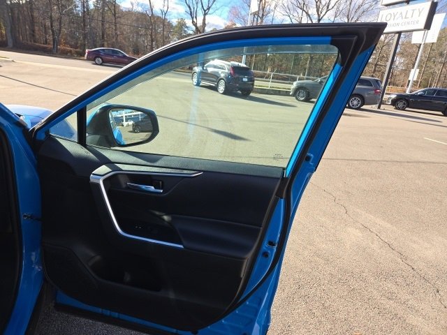 Used 2020 Toyota RAV4 XLE image 31