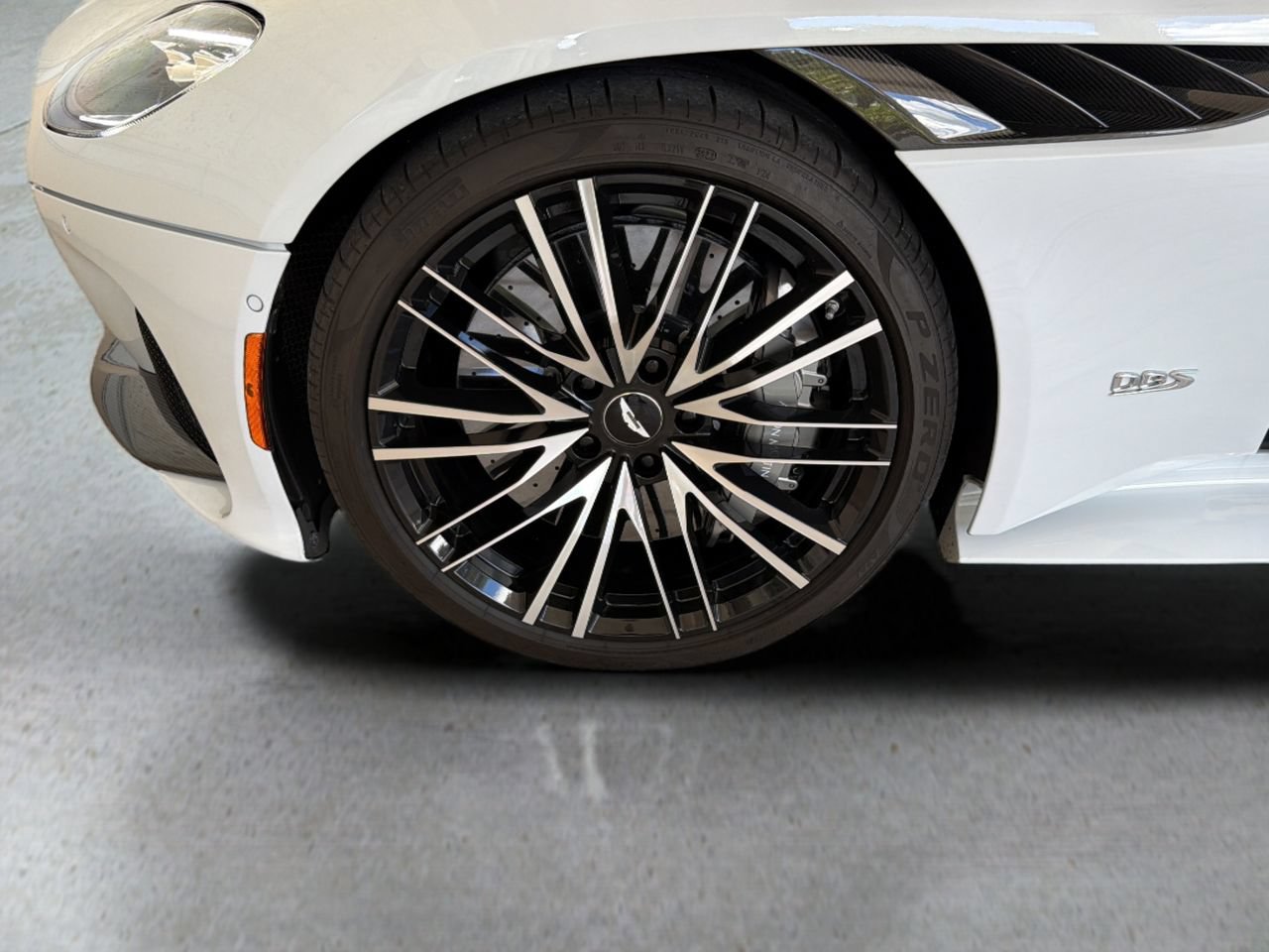 Used 2023 Aston Martin DBS Superleggera Volante RWD image 29