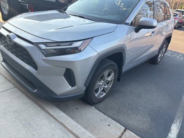 Used 2022 Toyota RAV4 XLE w/ Convenience Package image 4
