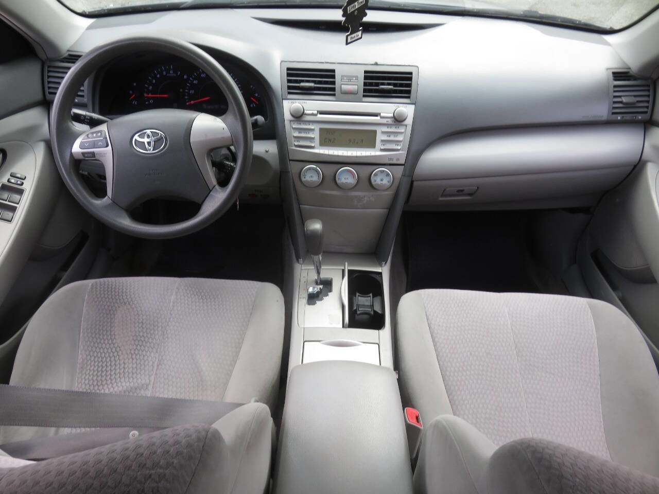 Used 2010 Toyota Camry LE image 12